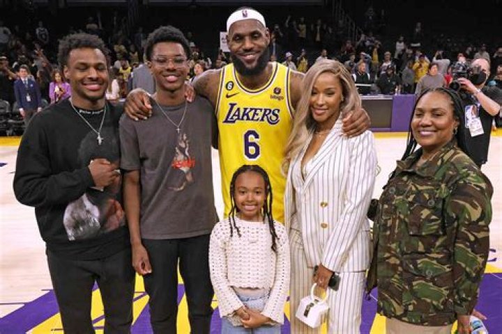 How Tall is LeBron James? An In-Depth Look at the NBA Superstar's Height and Impact